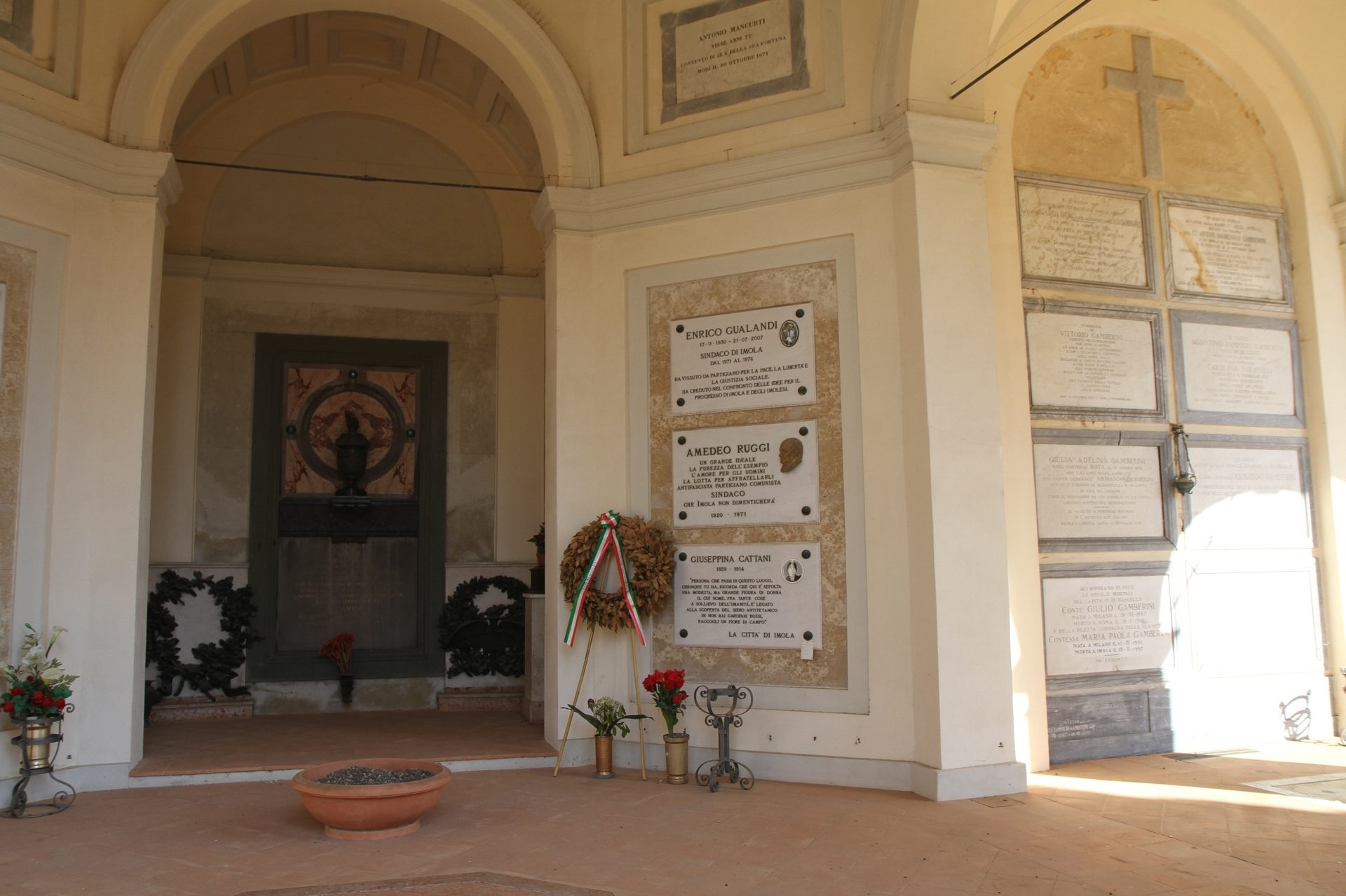 Giuseppina Cattani's tomb, Imola - 02.JPG